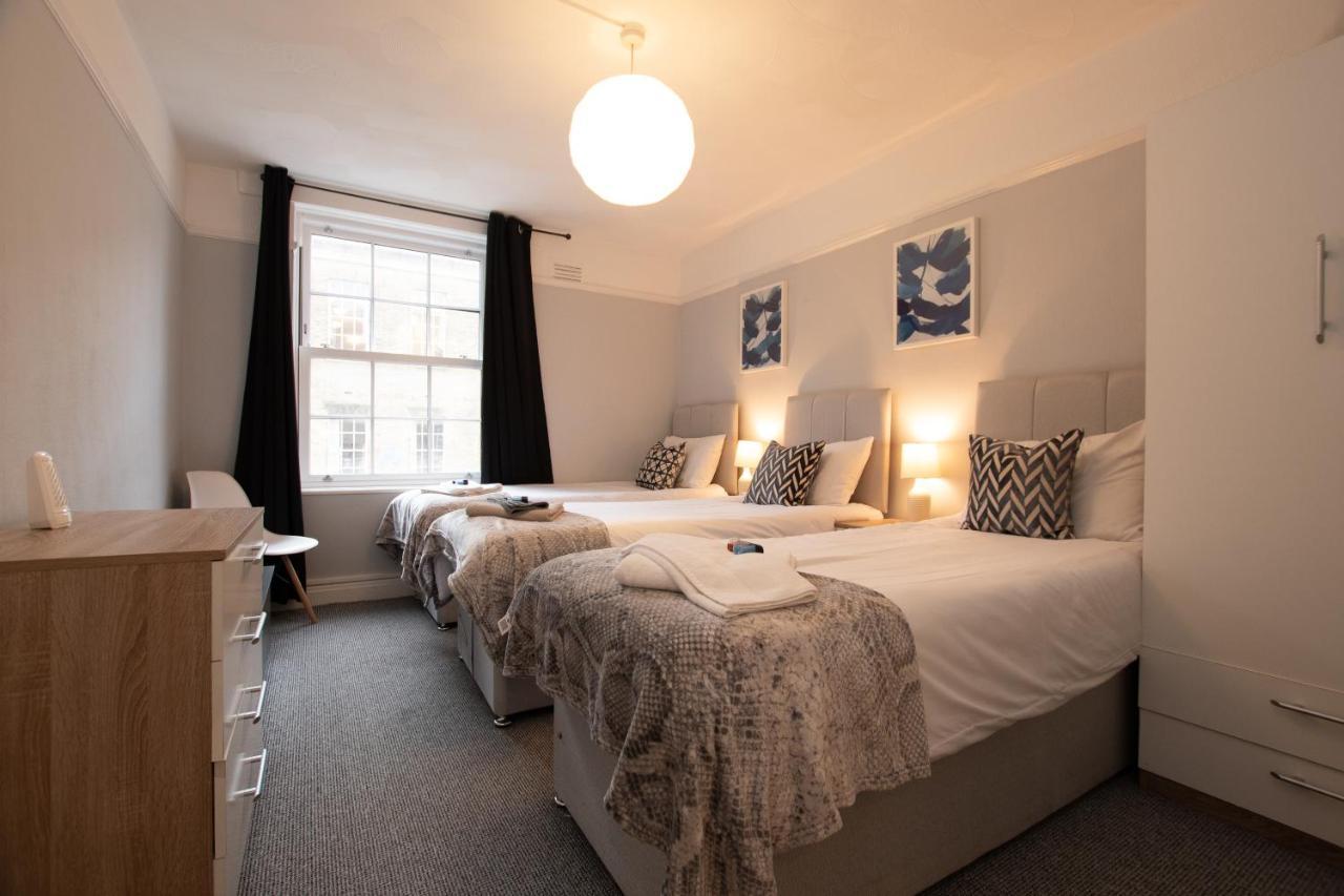 Best Price! Perfect Gunwharf Accommodation - 5 Single Beds Or Kingsize Free Parking Portsmouth Exterior photo
