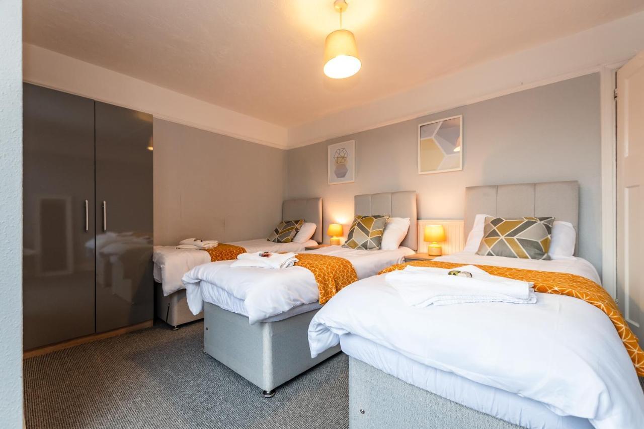 Best Price! Perfect Gunwharf Accommodation - 5 Single Beds Or Kingsize Free Parking Portsmouth Exterior photo