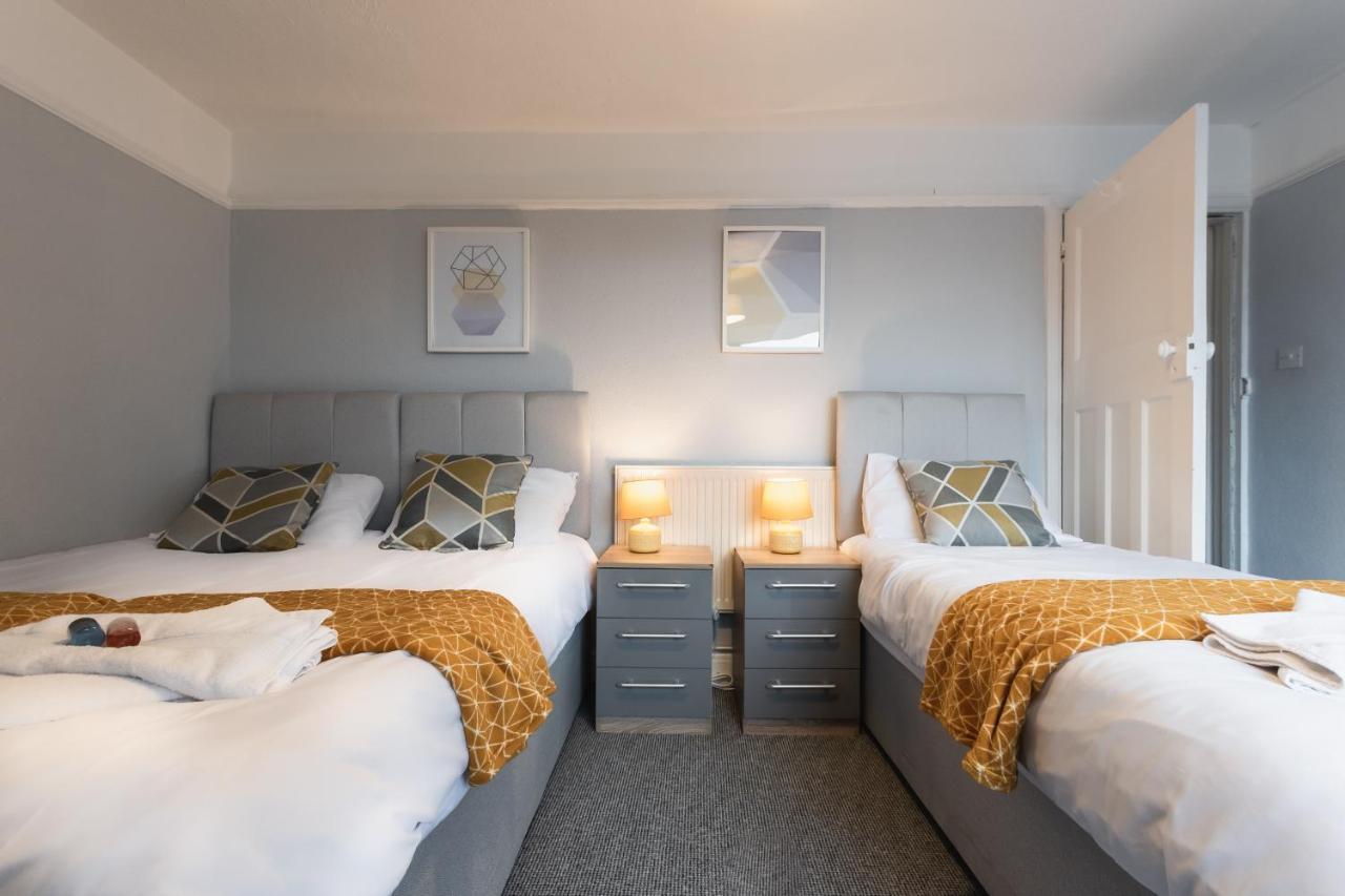Best Price! Perfect Gunwharf Accommodation - 5 Single Beds Or Kingsize Free Parking Portsmouth Exterior photo