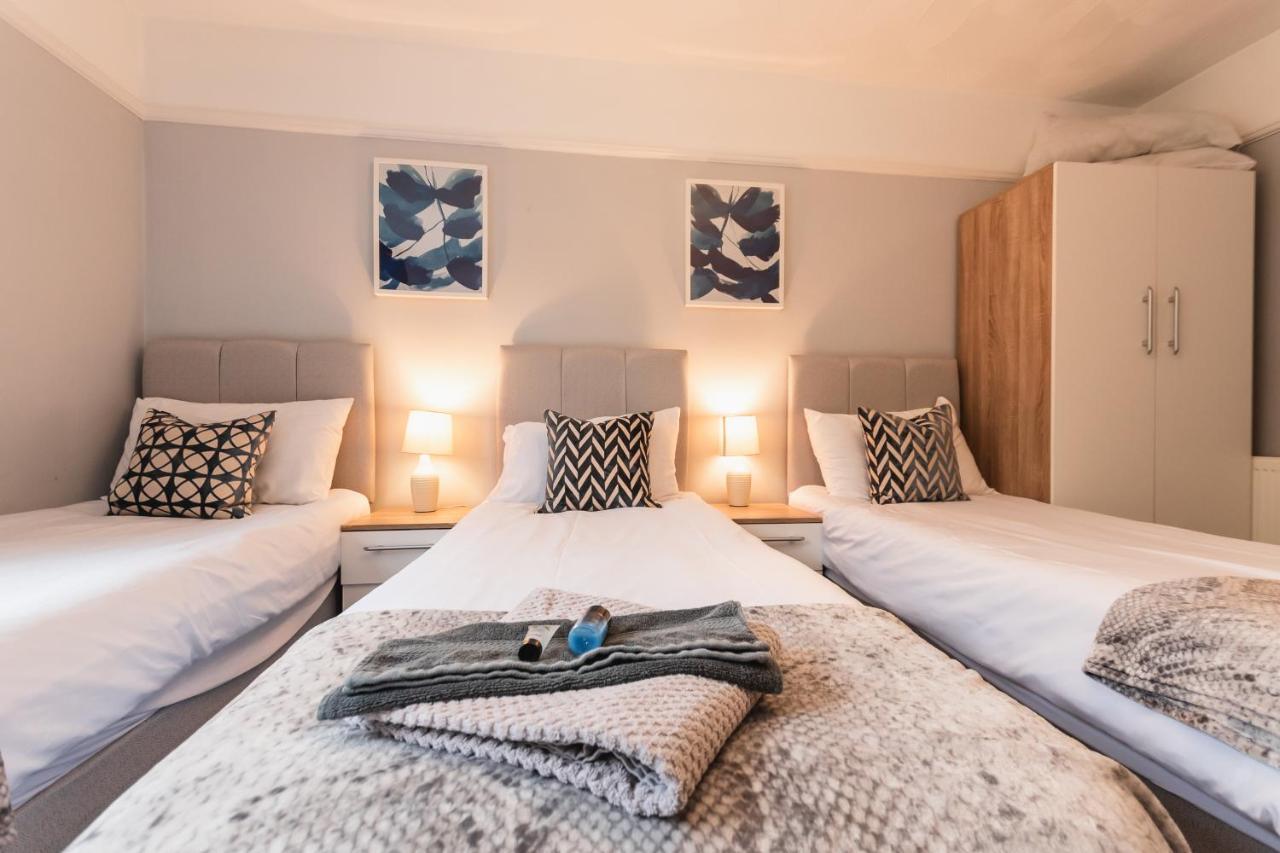 Best Price! Perfect Gunwharf Accommodation - 5 Single Beds Or Kingsize Free Parking Portsmouth Exterior photo