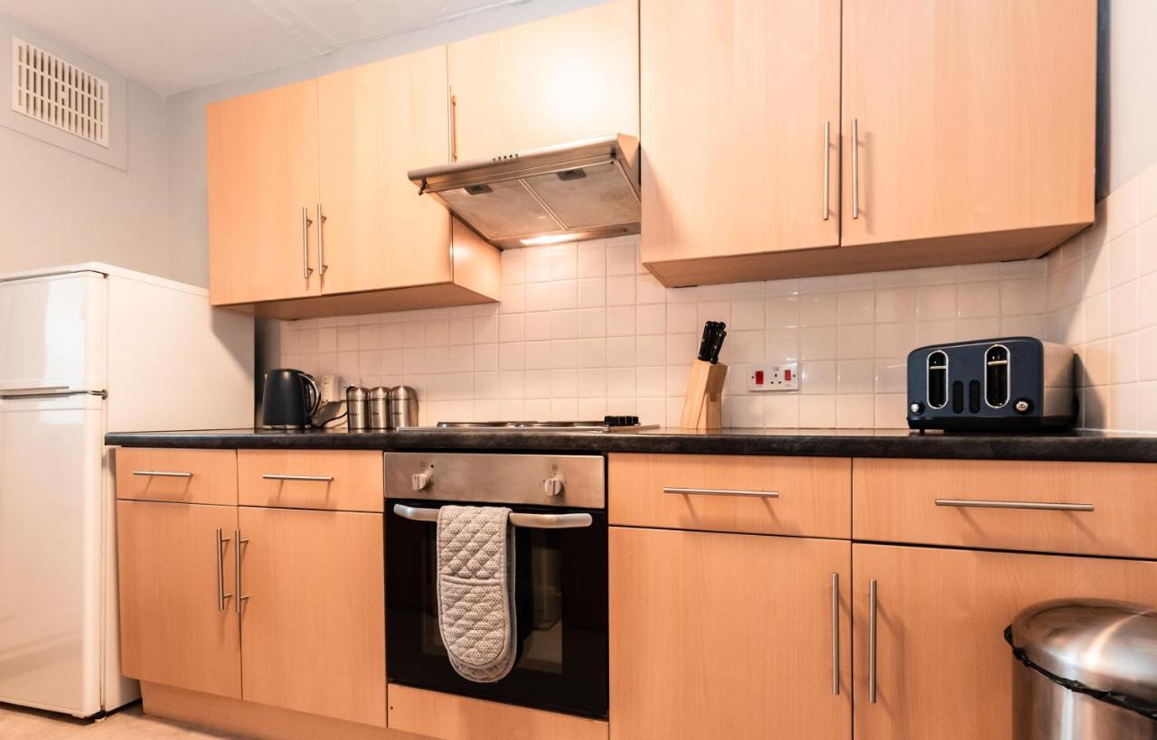 Best Price! Perfect Gunwharf Accommodation - 5 Single Beds Or Kingsize Free Parking Portsmouth Exterior photo