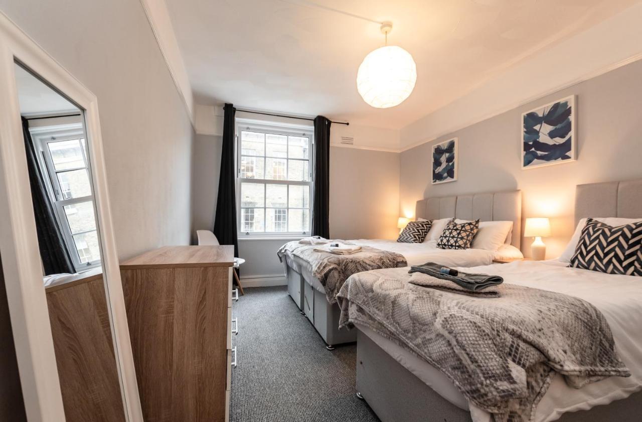 Best Price! Perfect Gunwharf Accommodation - 5 Single Beds Or Kingsize Free Parking Portsmouth Exterior photo