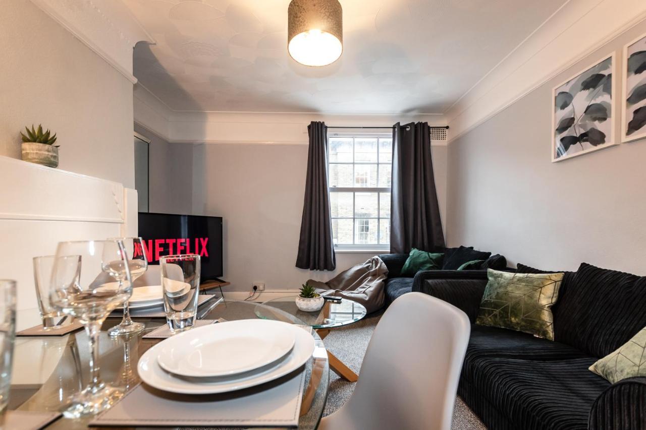 Best Price! Perfect Gunwharf Accommodation - 5 Single Beds Or Kingsize Free Parking Portsmouth Exterior photo