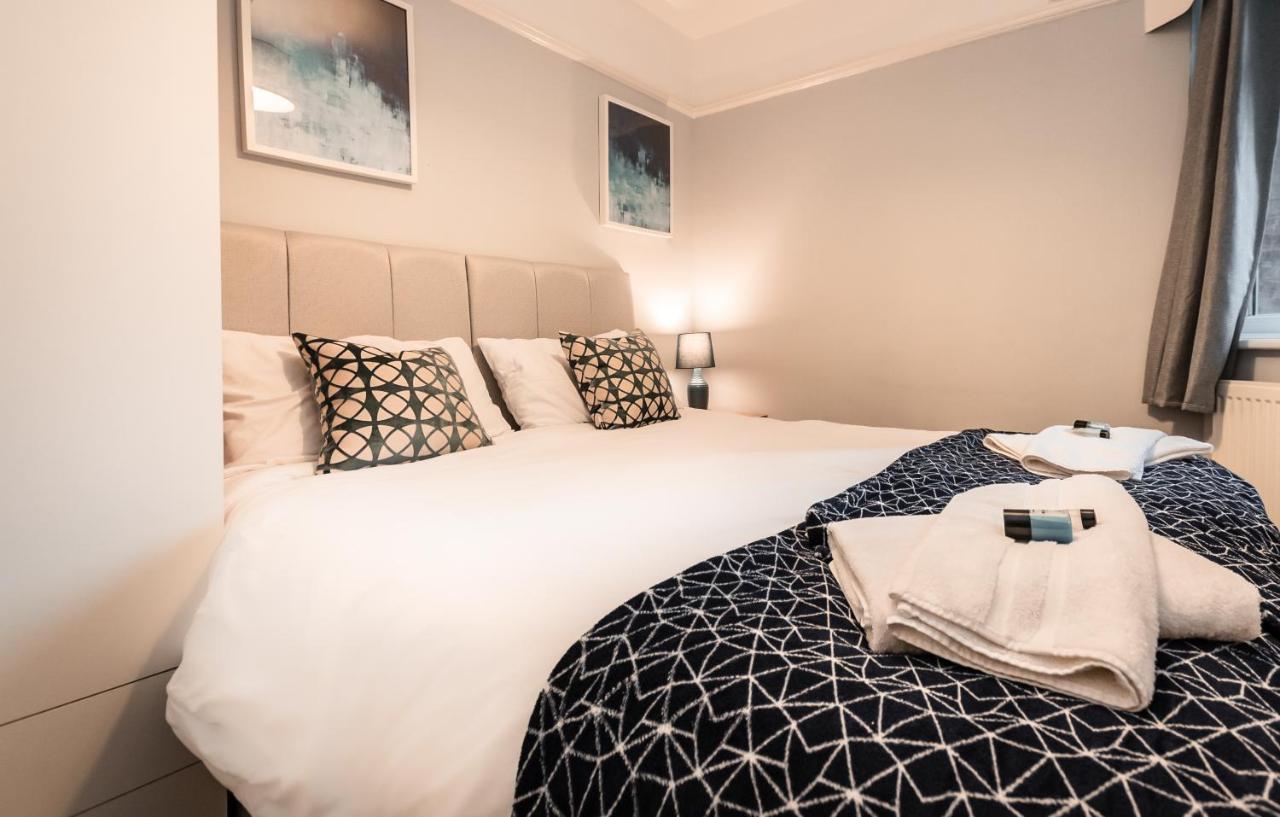 Best Price! Perfect Gunwharf Accommodation - 5 Single Beds Or Kingsize Free Parking Portsmouth Exterior photo