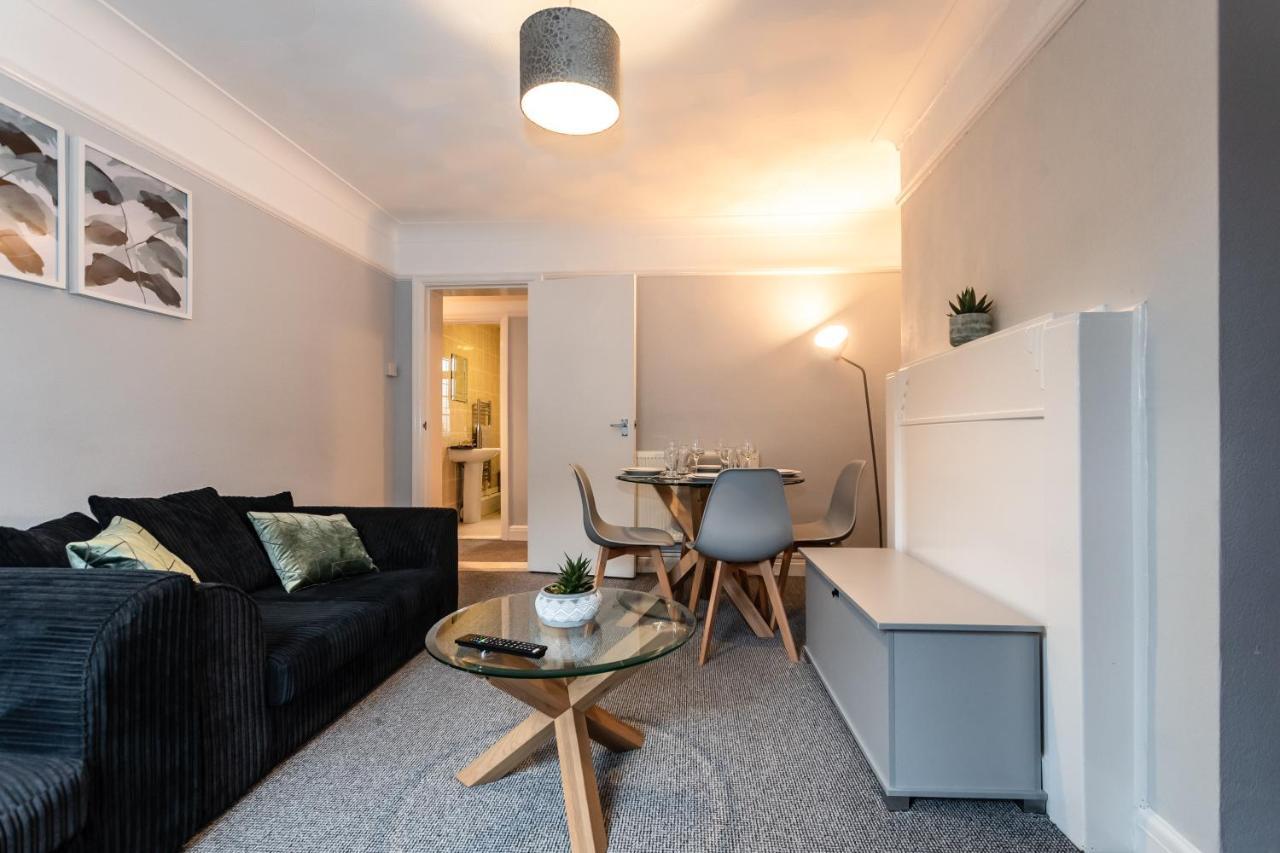 Best Price! Perfect Gunwharf Accommodation - 5 Single Beds Or Kingsize Free Parking Portsmouth Exterior photo